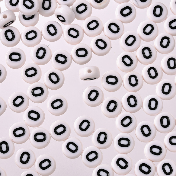 アルファベット ビーズ O ホワイト 丸 7ｍｍ 500個 母音 バラ売り アクセサリー 手芸 パーツ BD3138 1枚目の画像