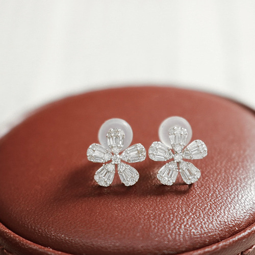 花モチーフ 天然ダイヤモンドピアスk18 ピアス(スタッド・一粒 ...