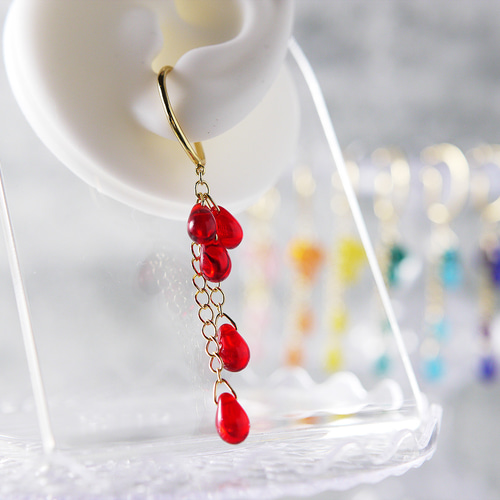 ティアドロップの推し色イヤーカフ - チェコドロップビーズ/片耳のみ