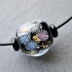 花火のとんぼ玉（ガラス玉）金箔入り ネックレス・ペンダント