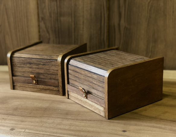 開け閉めしたくなるシャッター式木製ジュエリーボックス(トレイ2個付) 3枚目の画像