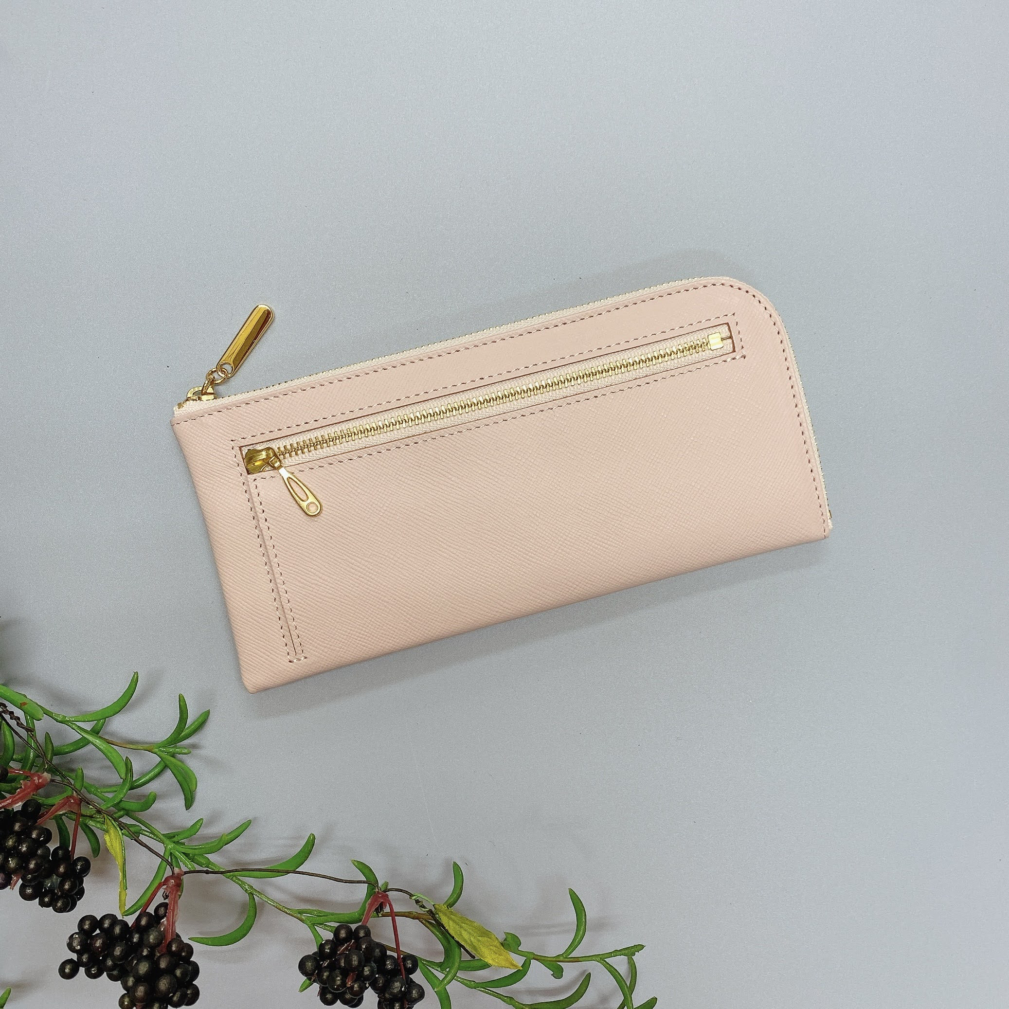 薄くて軽くて大容量なL字長財布 14枚カードポケット 牛革 プリズム アイスピンク 日本製