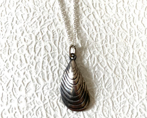 ヴィンテージ！アフガニスタン銀細工「銀と古代貝」のペンダント ヴィンテージ！アフガニスタン銀細工「銀と古代貝」のペンダント