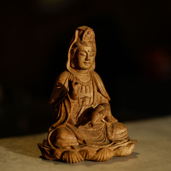 骨董品 沈香木 精工原木彫り 浄瓶観音菩薩 仏像 仏教 彫刻 アンティーク 骨董品 沈香木 精工原木彫り 浄瓶観音菩薩 仏像 仏教 彫刻