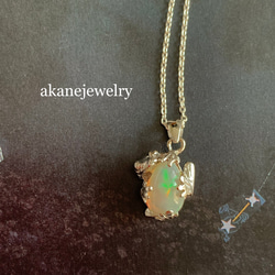 オパールにぴたっ カエルのネックレス 6枚目の画像