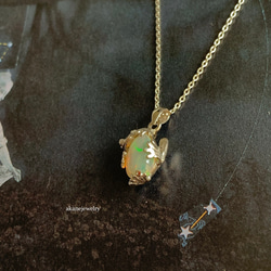 オパールにぴたっ カエルのネックレス 5枚目の画像