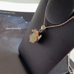 オパールにぴたっ カエルのネックレス 4枚目の画像