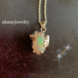 オパールにぴたっ カエルのネックレス 8枚目の画像