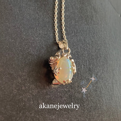 オパールにぴたっ カエルのネックレス 7枚目の画像