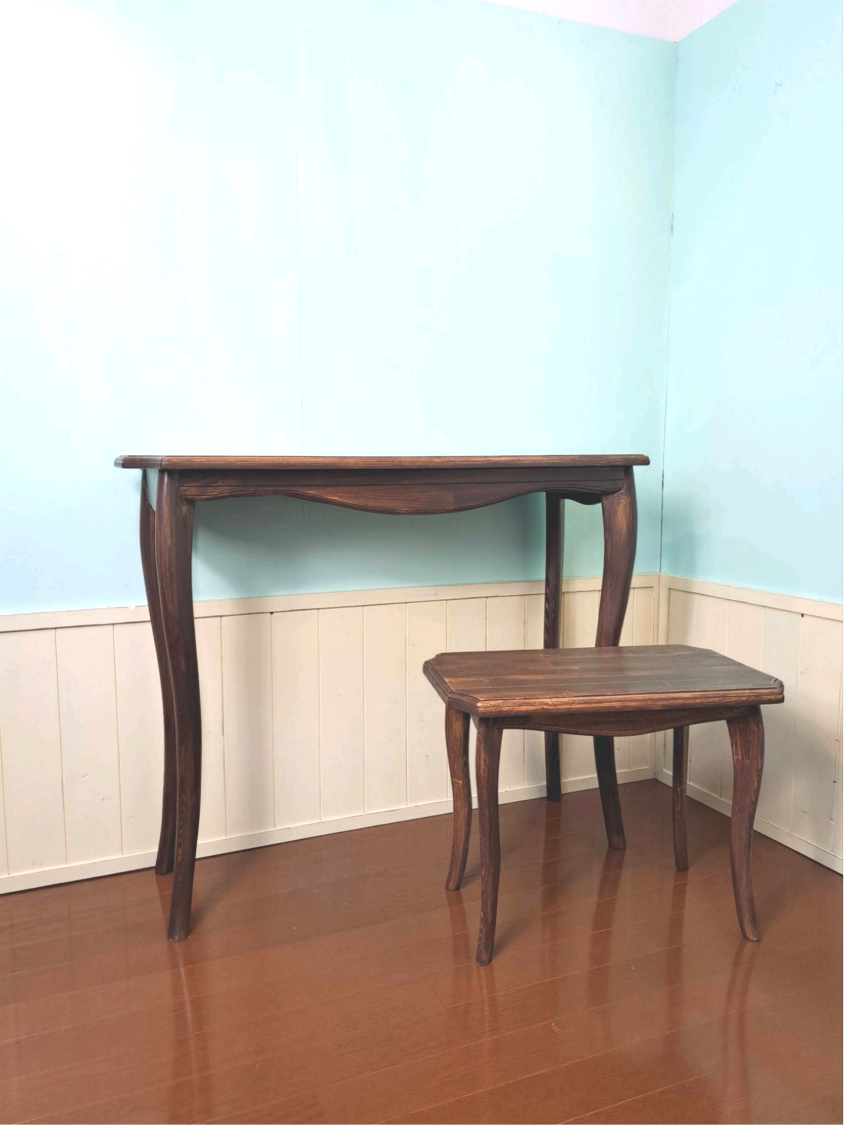 ウォルナット色塗装の猫足ディスク