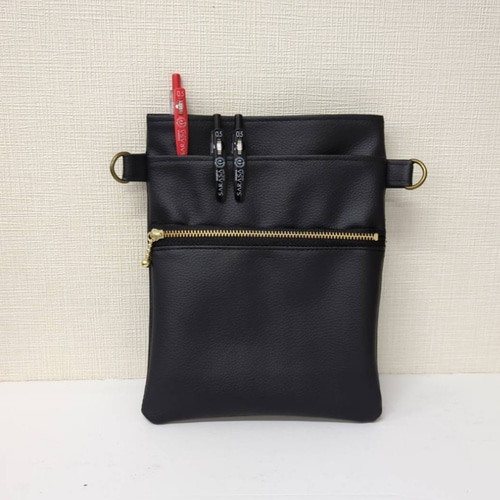 【本物新品保証】 合皮(フェイクレザー)生地☆オーガナイザー 黒 どんぐり ポーチ バッグ