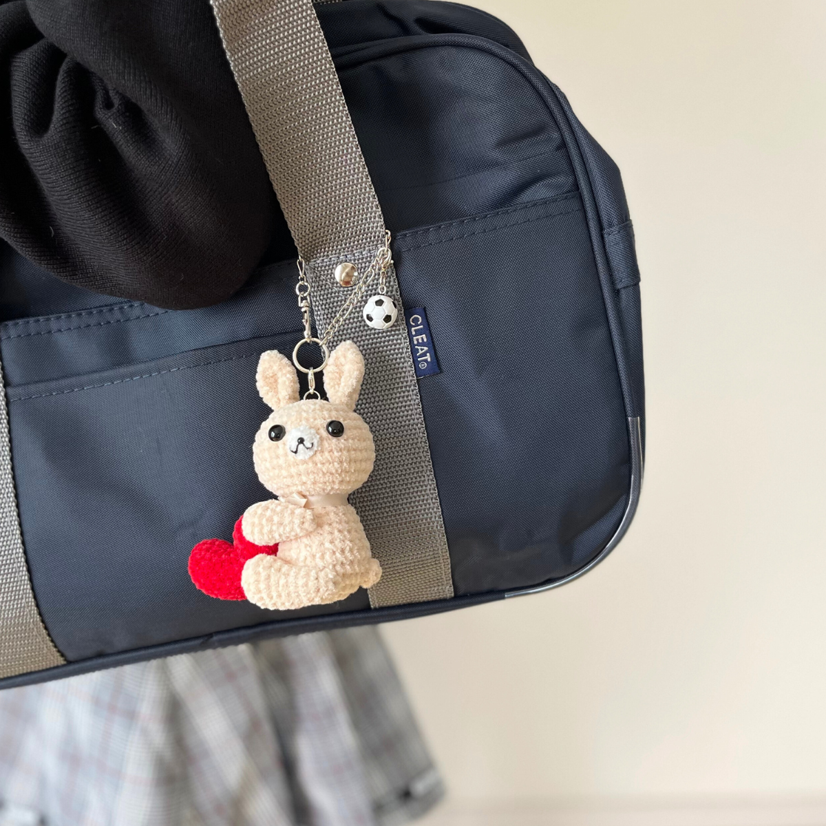 バッグチャーム おしゃれ かわいい うさぎ アルファベット イニシャル 大きめ ドール リボン プレゼント お揃い