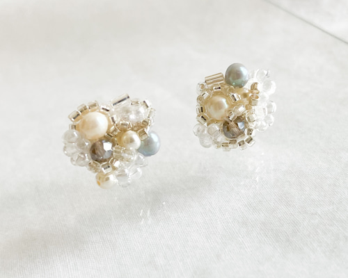 Moko Kobayashi アシンメトリーピアス ビーズ刺繍 パール パールとチェコビーズ アシンメトリー ビーズ刺繍ピアス