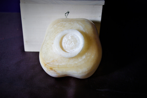 石の器　抹茶茶碗　『夕顔』天然石オニックス　彫刻家による手彫りの作品　花器 7枚目の画像