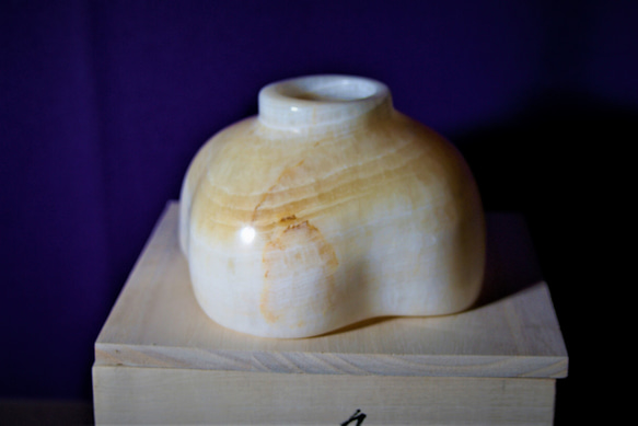 石の器　抹茶茶碗　『夕顔』天然石オニックス　彫刻家による手彫りの作品　花器 8枚目の画像