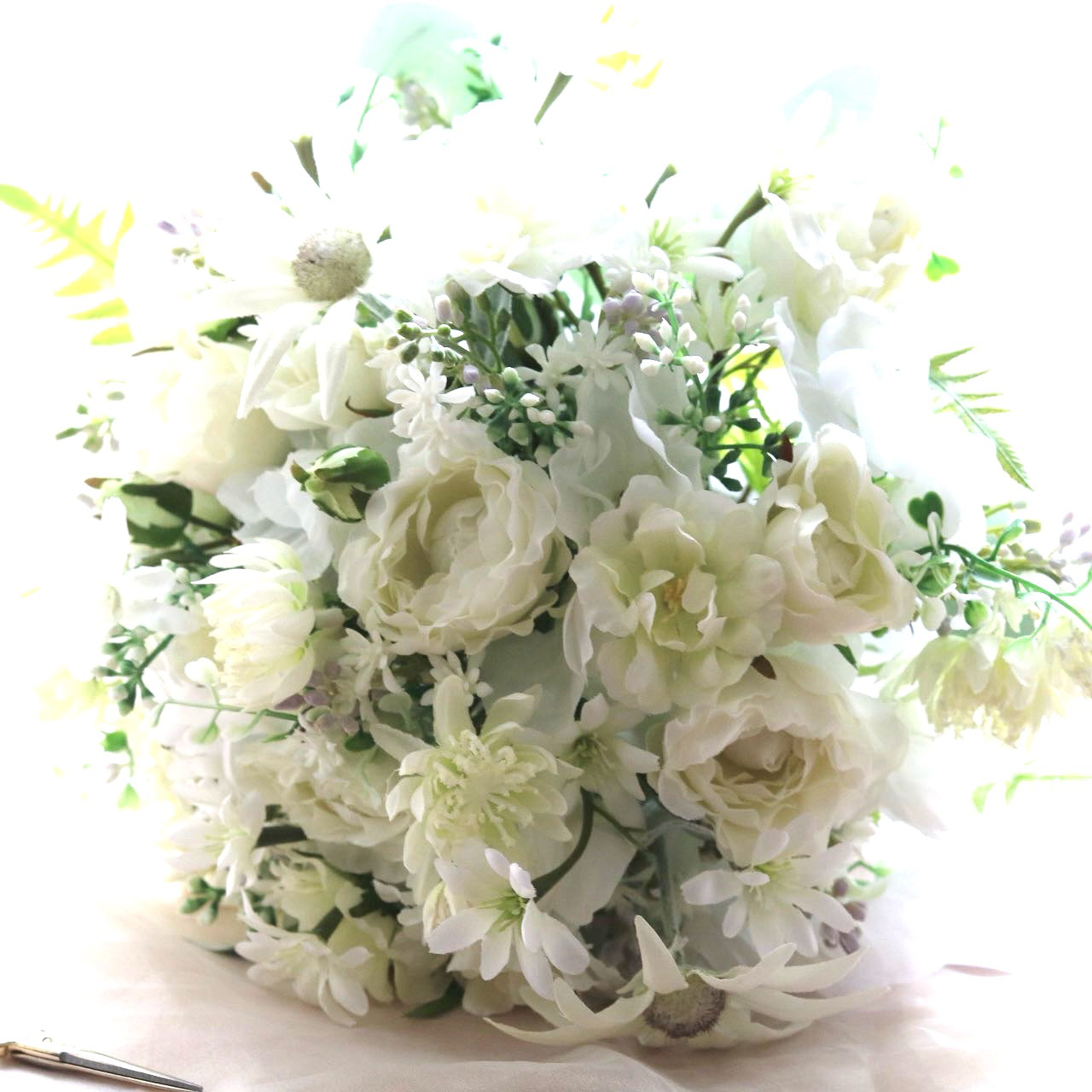 アーティフィシャルフラワーのホワイトブーケ(ブートニアセット）