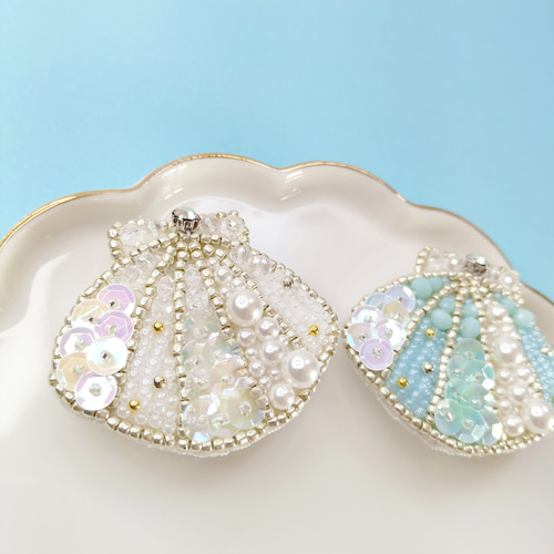 お気に入り登録No1】キラキラシェル ビーズ刺繍 貝殻 ブローチ(全2色