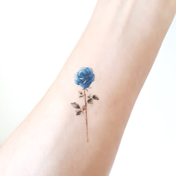 可憐な一輪の薔薇の花（青いバラ）のタトゥーシール タトゥーステッカー タトゥ ーシール  タトゥー ステッカー 1枚目の画像