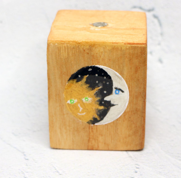 木彫り猫　ロシアンブルー 充電ケーブルキューブ付き 4枚目の画像