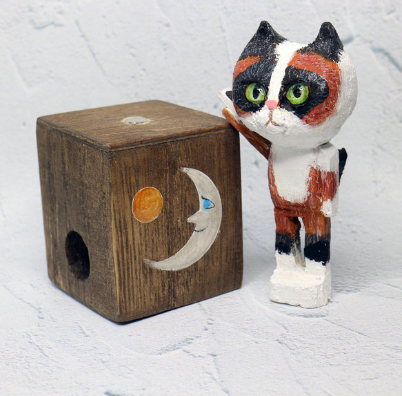 木彫り猫　 バーマン  充電ケーブルキューブ付き 2枚目の画像