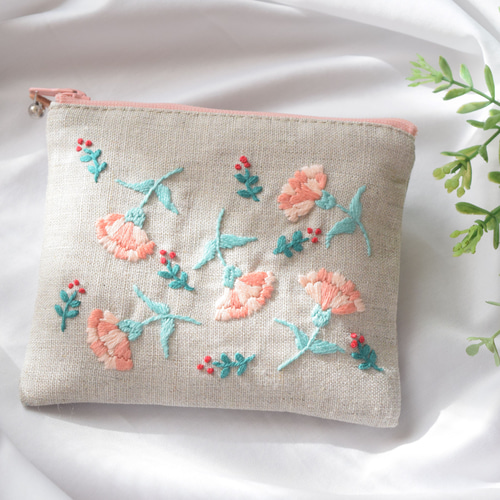 送料無料☆母の日ギフト「カーネーション」手刺繍ポーチ ポーチ