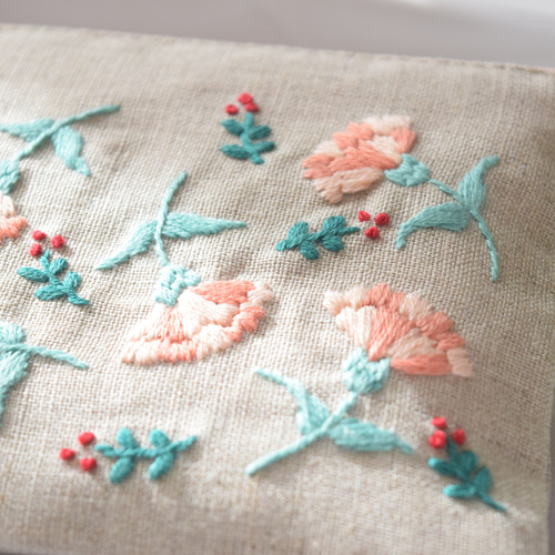 送料無料☆母の日ギフト「カーネーション」手刺繍ポーチ ポーチ