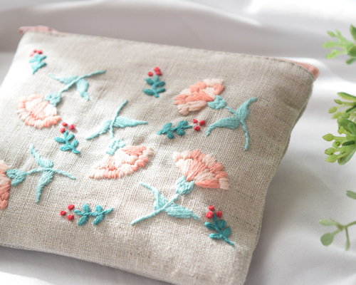 送料無料☆母の日ギフト「カーネーション」手刺繍ポーチ ポーチ
