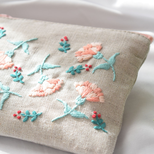 送料無料☆母の日ギフト「カーネーション」手刺繍ポーチ ポーチ