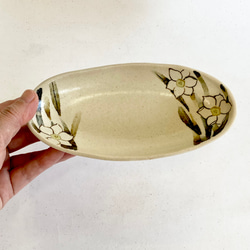 鉄絵楕円皿「水仙」 4枚目の画像