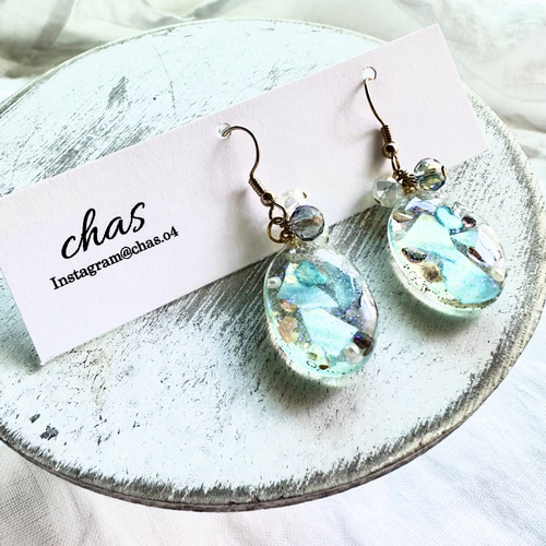 ブルーのシェルが煌めくレジンピアス イヤリング ピアス（フック