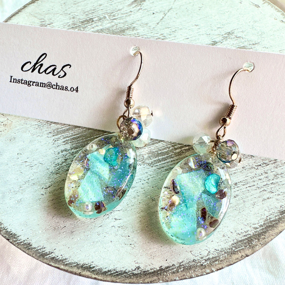 ブルーのシェルが煌めくレジンピアス イヤリング ピアス（フック