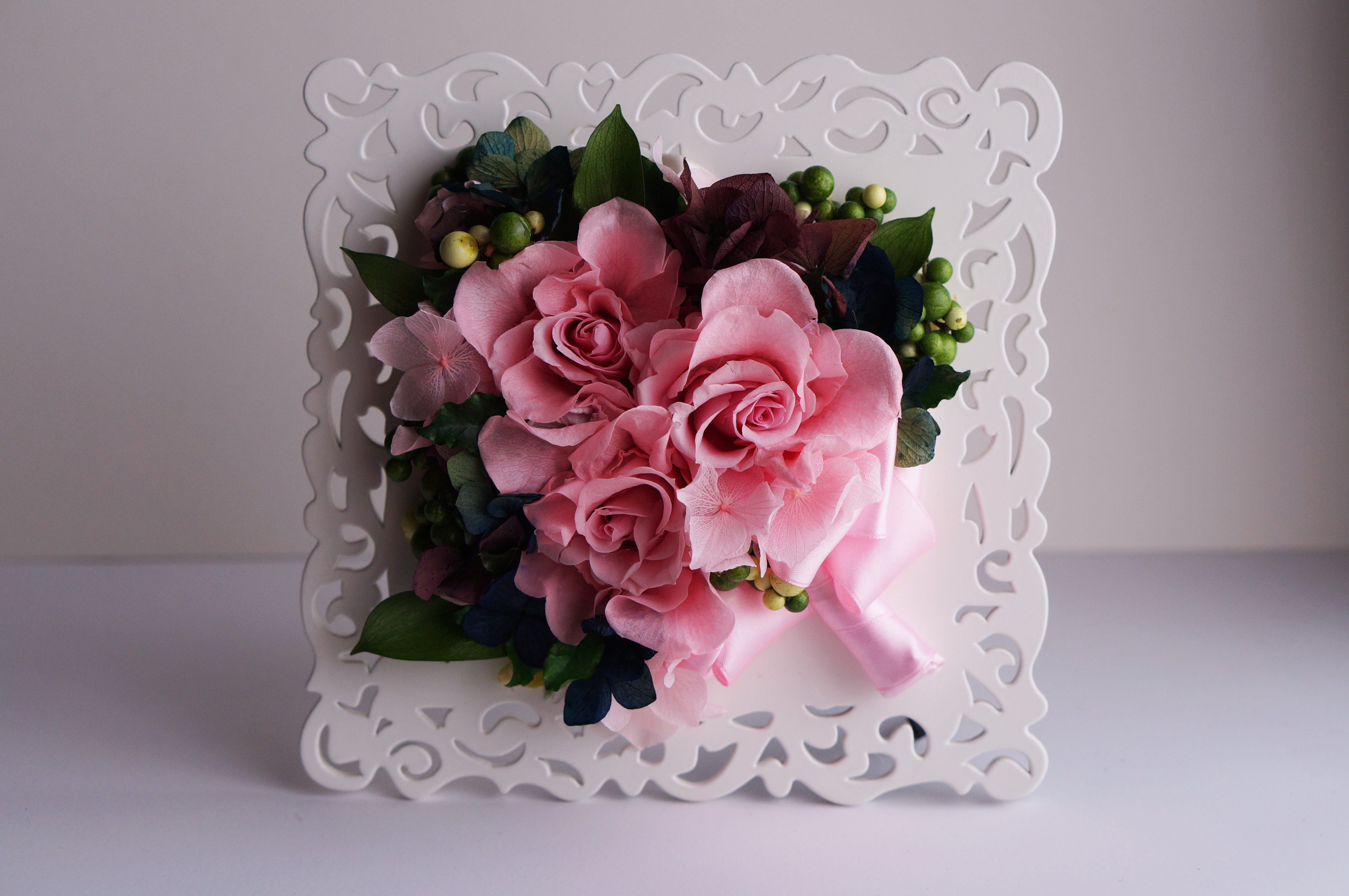 プリザーブドフラワーアレンジ　・退職祝いにお勧めの花/ばら・アジサイ