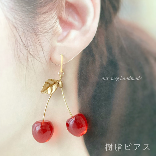 のほほん❤️ 14kgfピアス さくらんぼのピアス、イヤリング(レッド) ピアス（フック・チェーン