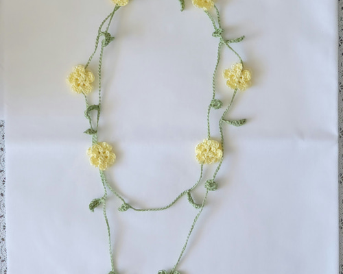 レース編みのお花のラリエット♪(イエロー) ネックレス・ペンダント る  
