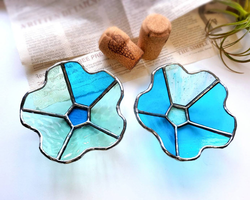 ステンドグラス 灰皿 小物入れ パープル ゴールド ステンドグラス 小物入れ(ブルー)の通販 by かずこ's shop｜ラクマ