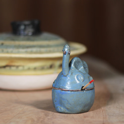 【薬味入れ 青い鳥-A】cyu18 調味料入れ 薬味 置物 塩 コショウ かわいい モダン 素敵 おしゃれ 陶芸 1枚目の画像