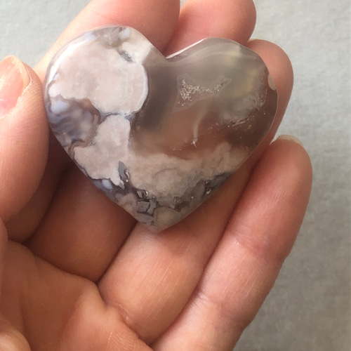 高品質 グリーン桜瑪瑙 ハート 握り石 置き石 グリーン桜瑪瑙 ハート 握り石 置き石 ② - メルカリ