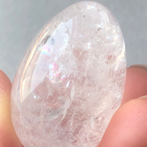 天然水晶☆虹入り！☆瀧川神社にて浄化☆エッグ☆たまご☆握り石☆46g