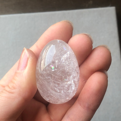 天然水晶☆虹入り！☆瀧川神社にて浄化☆エッグ☆たまご☆握り石☆46g