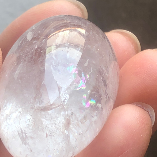 天然水晶☆虹入り！☆瀧川神社にて浄化☆エッグ☆たまご☆握り石☆46g