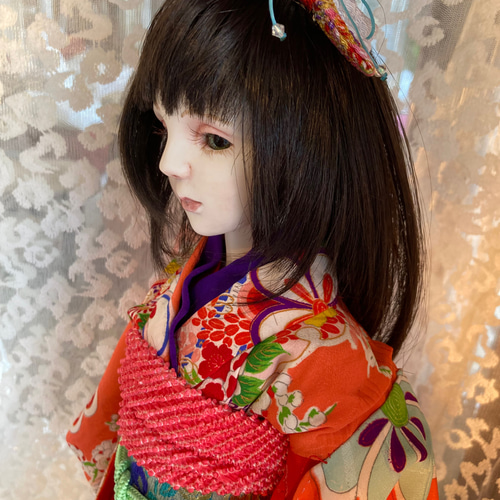 創作球体関節ビスクドール 黒髪の橙色のアンティークの着物の女の子