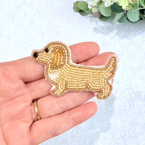 再制作】ビーズ刺繍のうちの子ブローチ・ミニチュアダックス