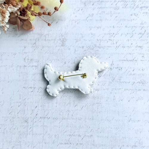 ビーズ刺繍のうちの子ブローチ・ミニチュアダックスフンド（クリーム