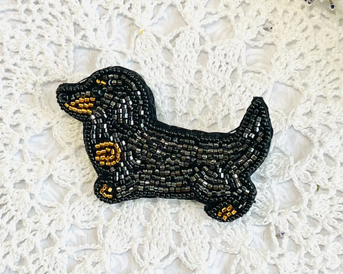 再制作】ビーズ刺繍のうちの子ブローチ・ミニチュアダックスフンド