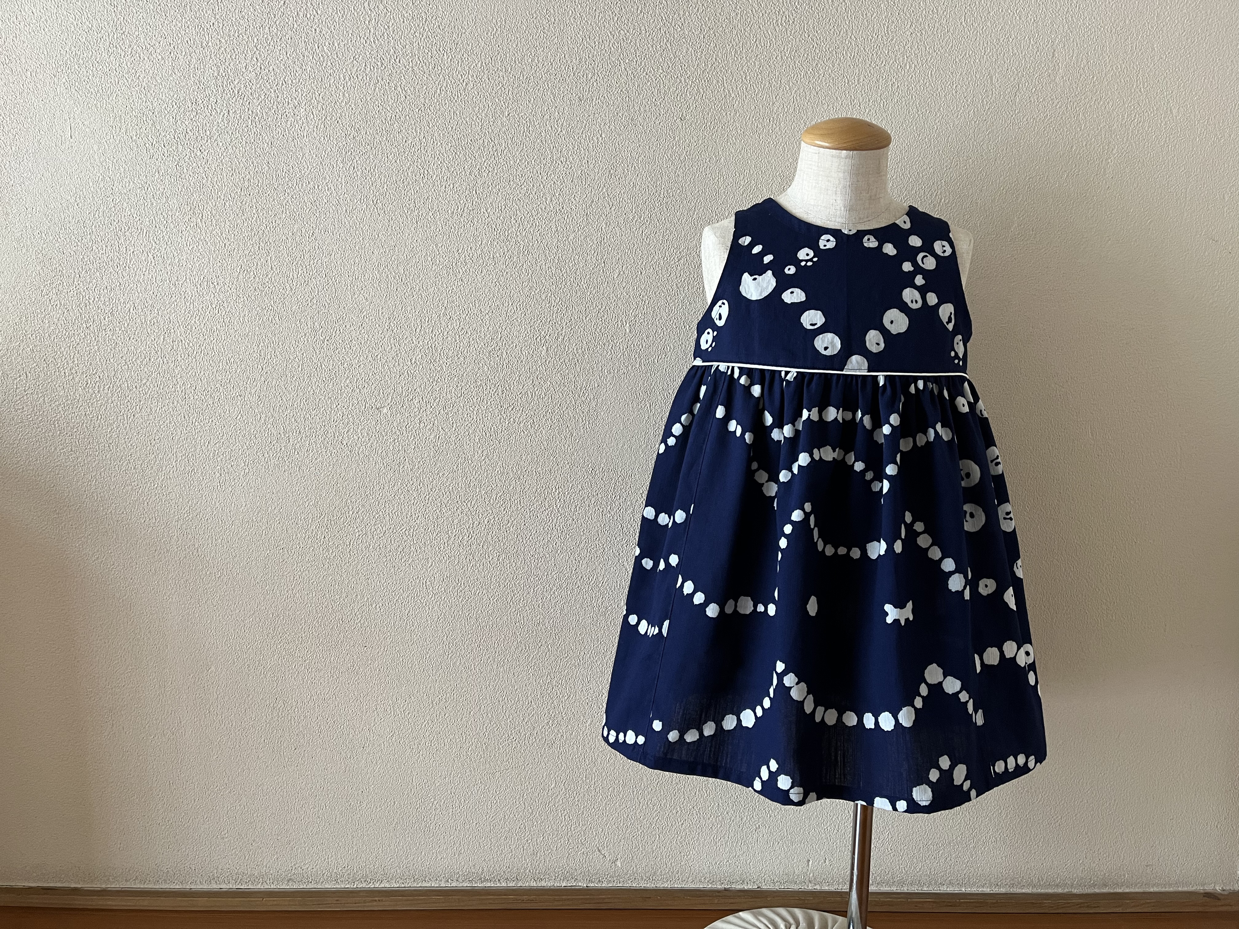 子供 浴衣地ひかえめフレアーワンピース tsumori chisato 紺白