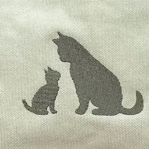 オーダー受付中　猫柄　猫シルエット　ハンドメイド 親子猫シルエットの刺繍 ポケット付き キャンバス Zip式 トート