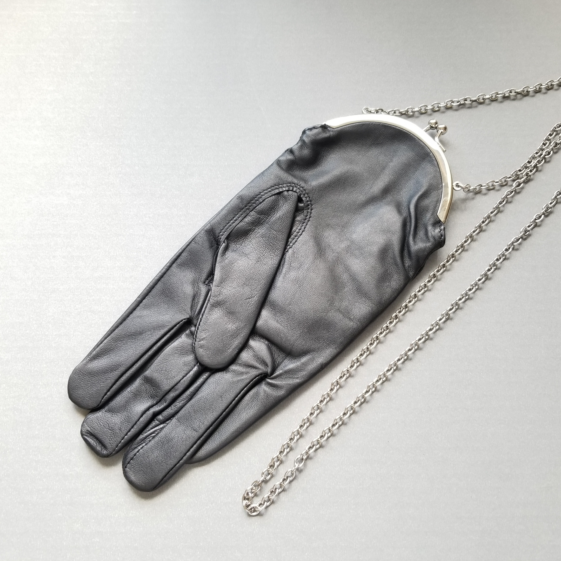 【革製ポーチ】グローブ型ネックレス-パース【BLACK】