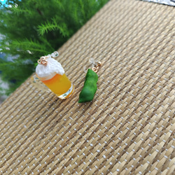 【＼ご褒美の1杯！／冷えたビールと枝豆のピアス/イヤリング】 2枚目の画像