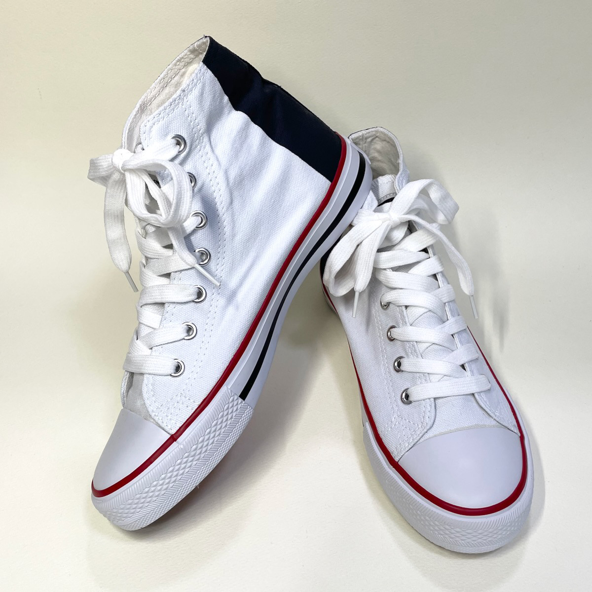 「ホワイト x マットブラック」 バイカラーハイカットスニーカー (23.0cm/23.5cm/27.0cm)        Ω