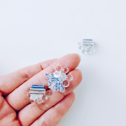 creema掲載】ドットと青ストライプガラスビーズ刺繍イヤリング3点 